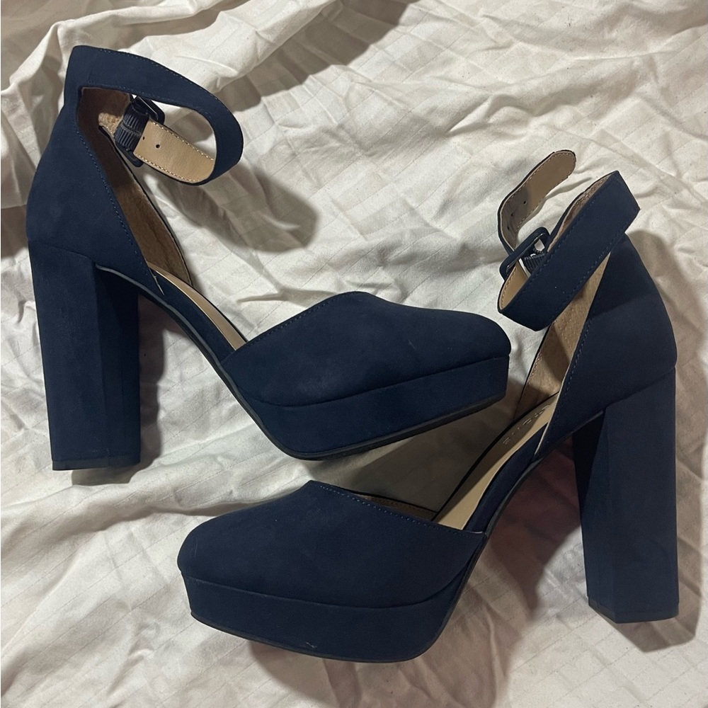 Nine West navy heels size 7.5